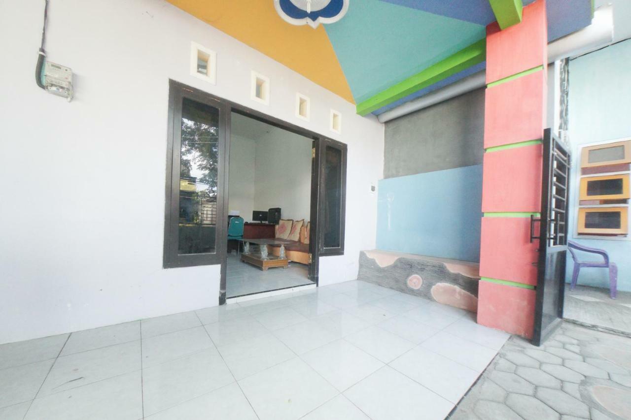 Reddoorz Syariah Near Mall Roxy Banyuwangi 2 Ngoại thất bức ảnh