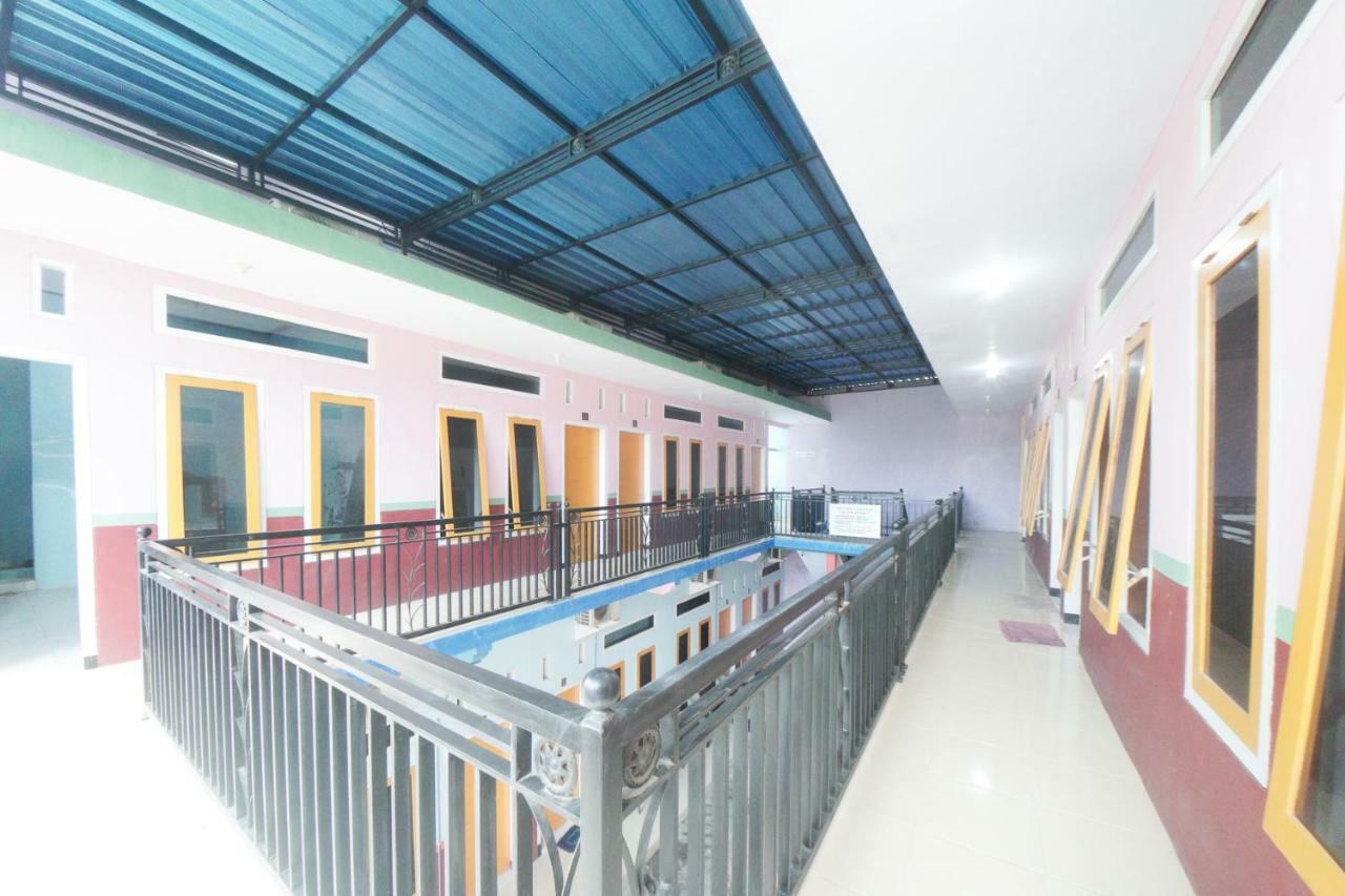 Reddoorz Syariah Near Mall Roxy Banyuwangi 2 Ngoại thất bức ảnh