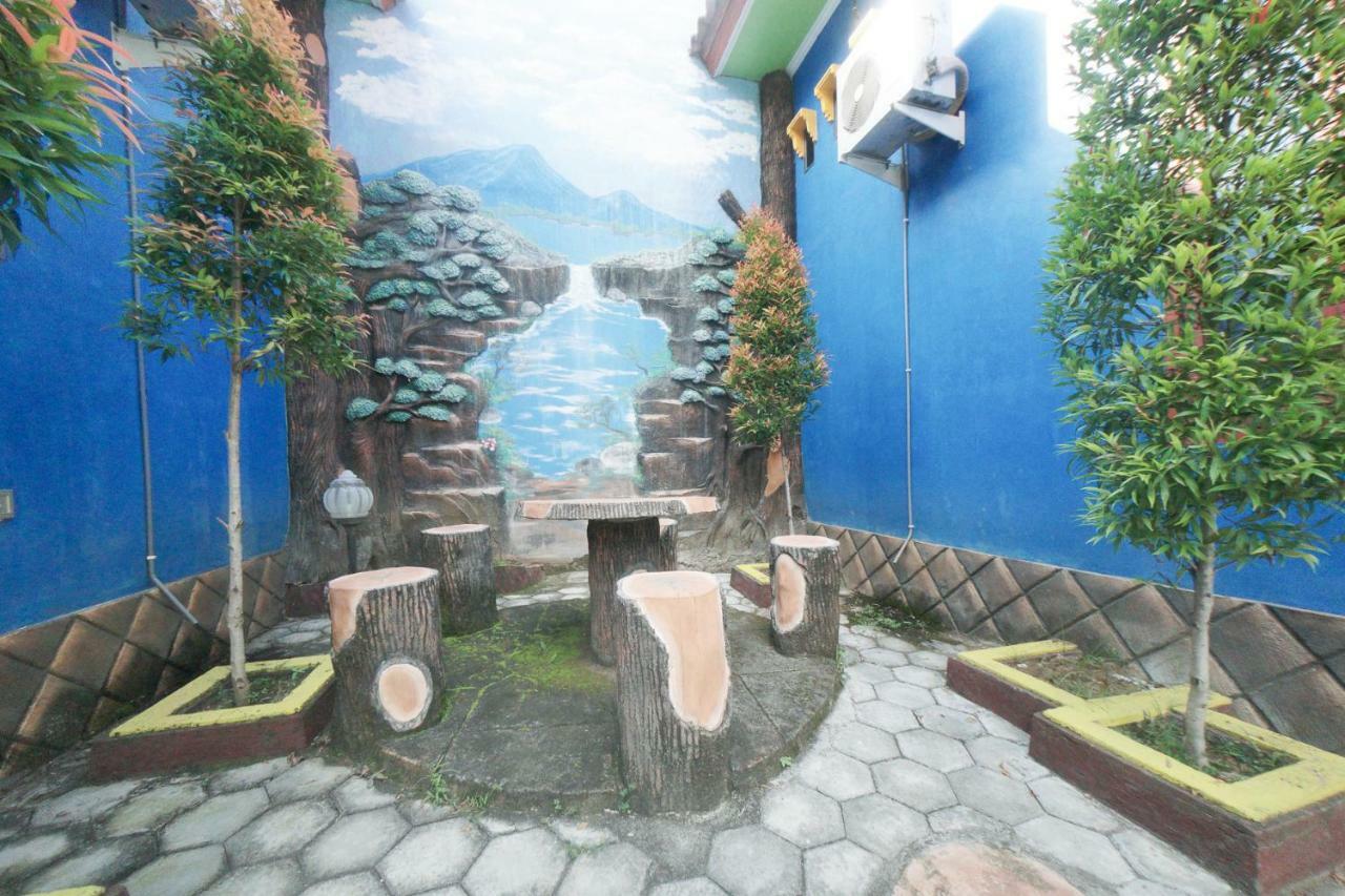 Reddoorz Syariah Near Mall Roxy Banyuwangi 2 Ngoại thất bức ảnh